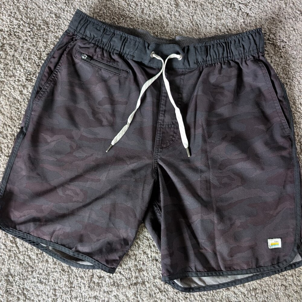 Vuori Banks Short - 7" - Size Medium - No Liner - Black/Navy Camo